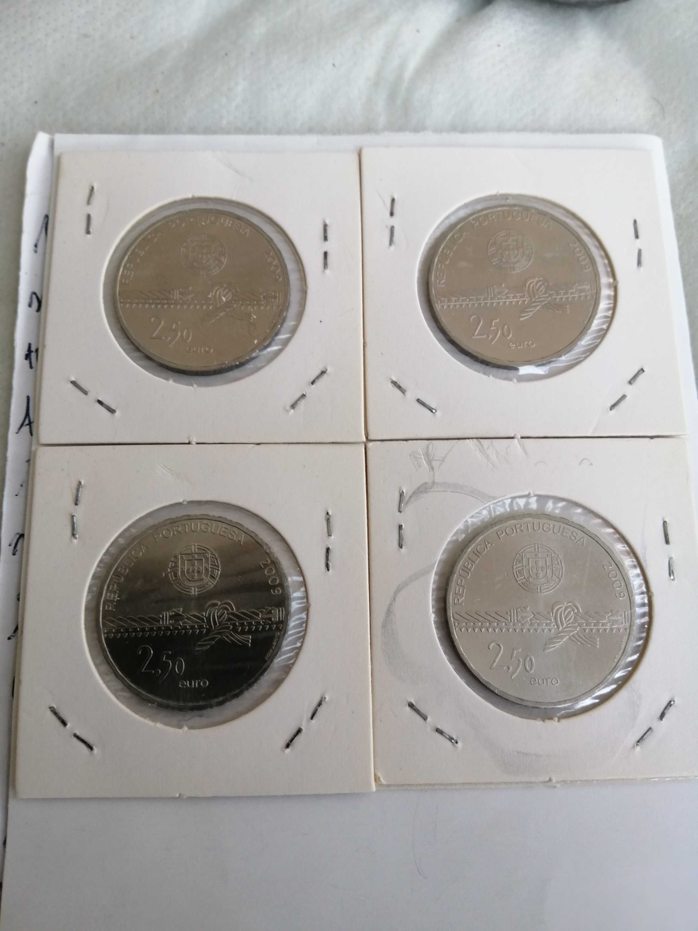 8 moedas de 2,50 €. Mosteiro dos Jerónimos e Torre de Belém