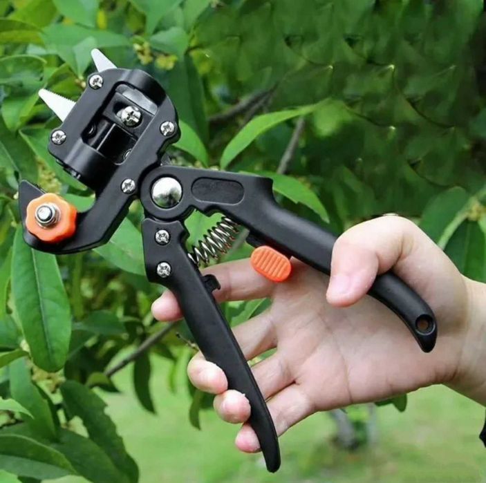 Черный секатор для обрезки и прививки деревьев