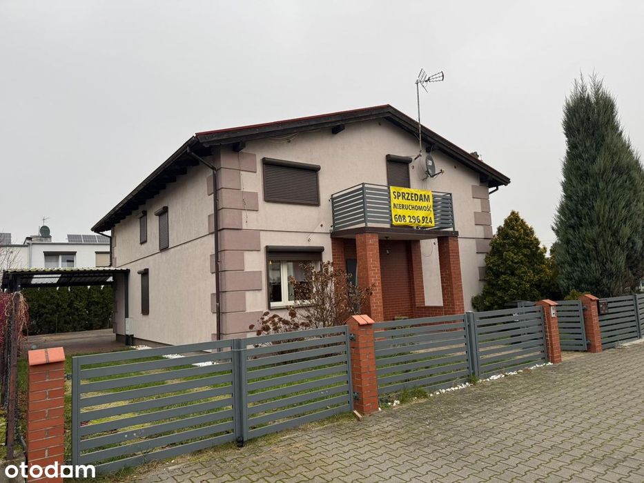 Przestronny dom z potencjałem – 6 pokoi, 2 wejścia, działka 501 m²