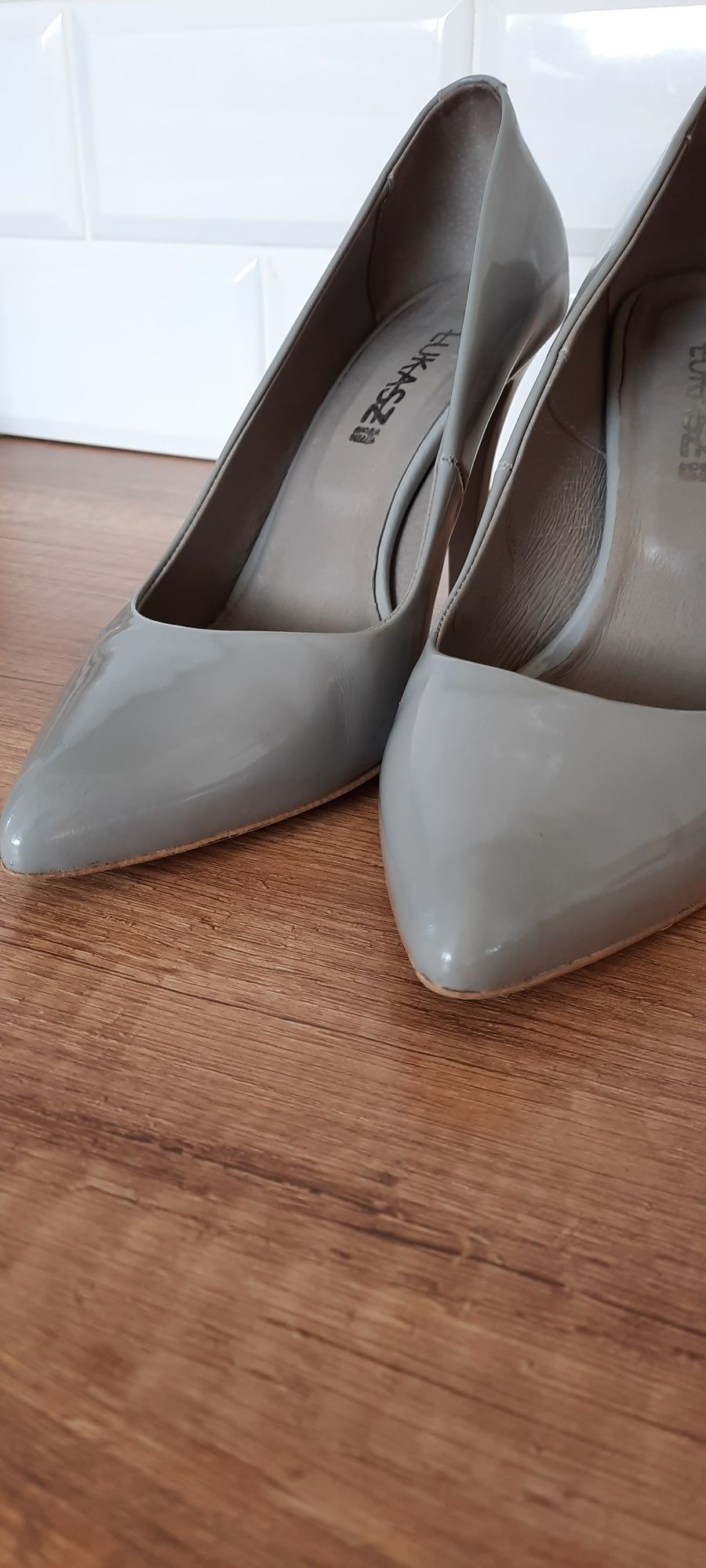 Buty damskie skóra szary lakier 39