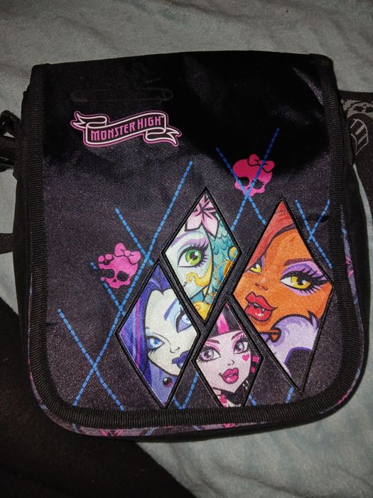 Продам крутую сумку эмо Monster High