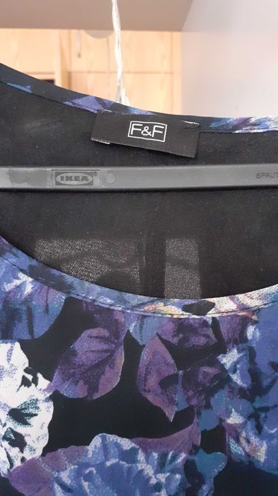 Sukienka niebieska w kwiaty 38