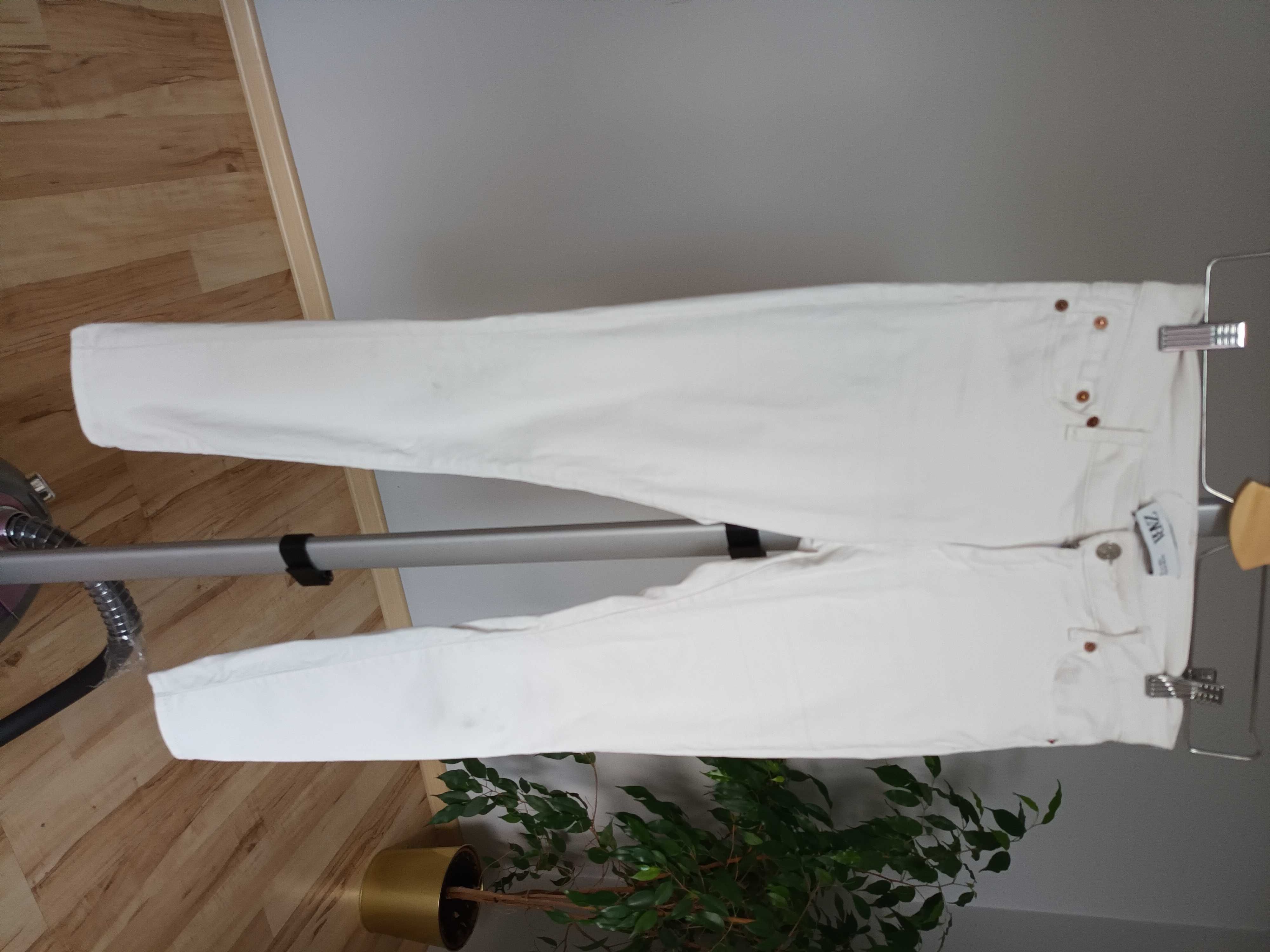 Białe klasyczne spodnie Zara S 36