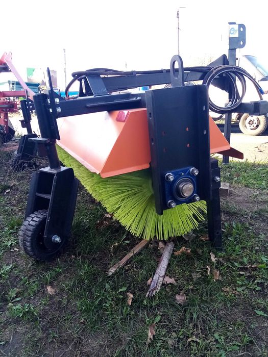 Щітка дорожня комунальна Залізний Лев з механічним поворотом