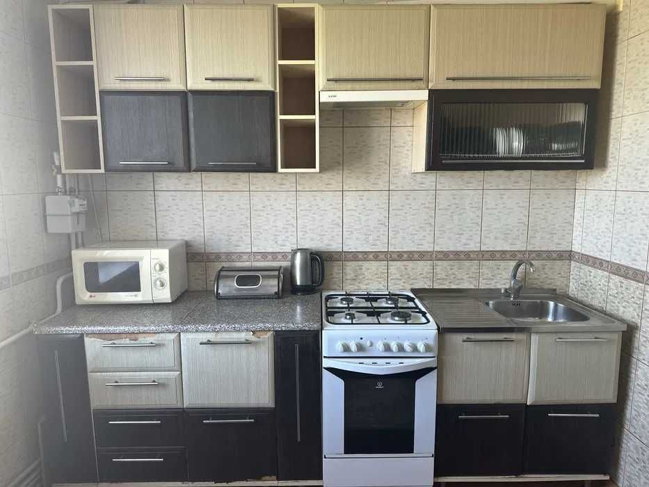 Продам кухню 2,5 м з мийкою і витяжкою