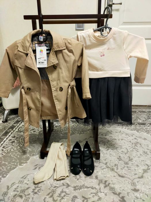 Тренч, платье, колготки , балетки