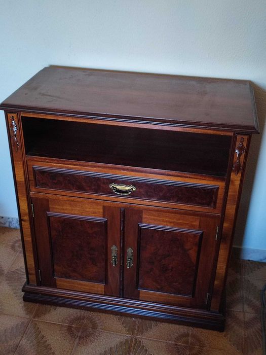 Móvel (80cm comprimento x 85cm altura)