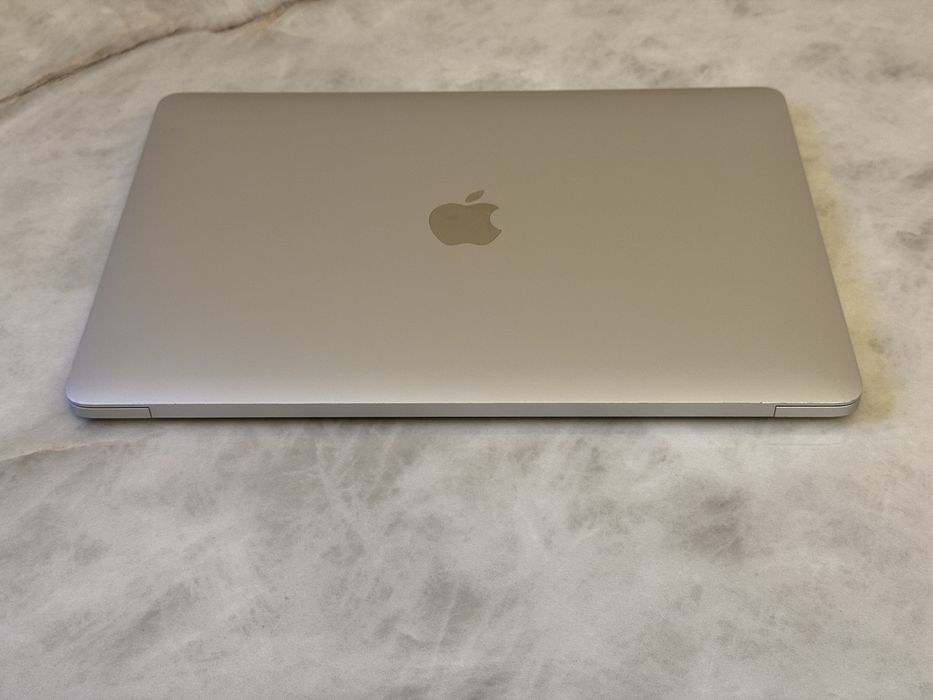 MacBook Pro 2019 8/256Gb i5