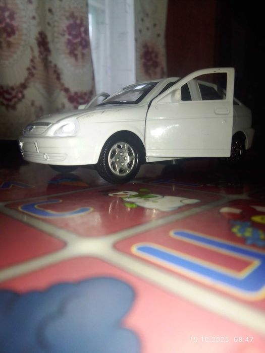 іграшкова LADA PRIORA стан б/у