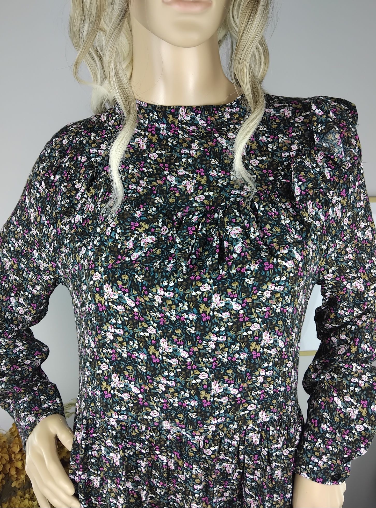 Wiskozowa sukienka w kwiatki answear 100 wiskoza rozkloszowana vintage
