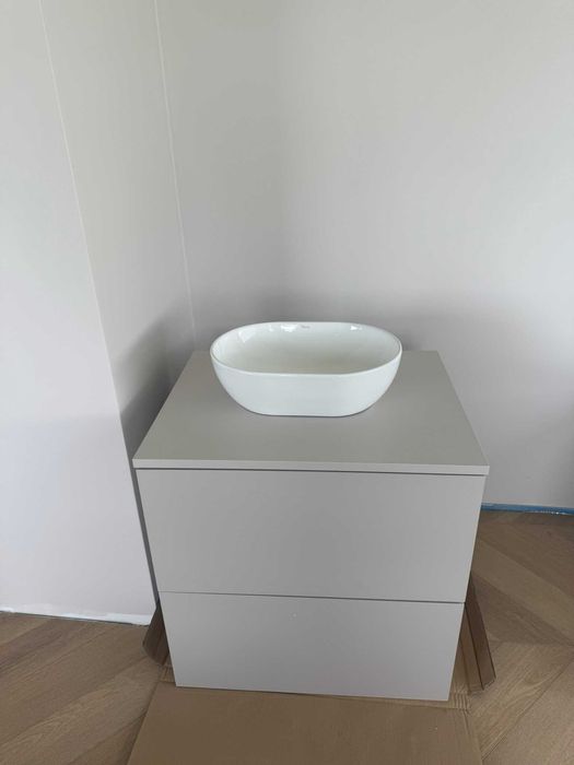 Umywalka nablatowa Rea