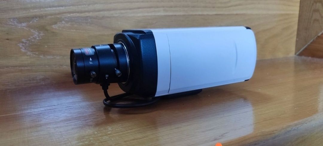 Sprzedam kamerę typu box i7-c1313d internec, hikvision