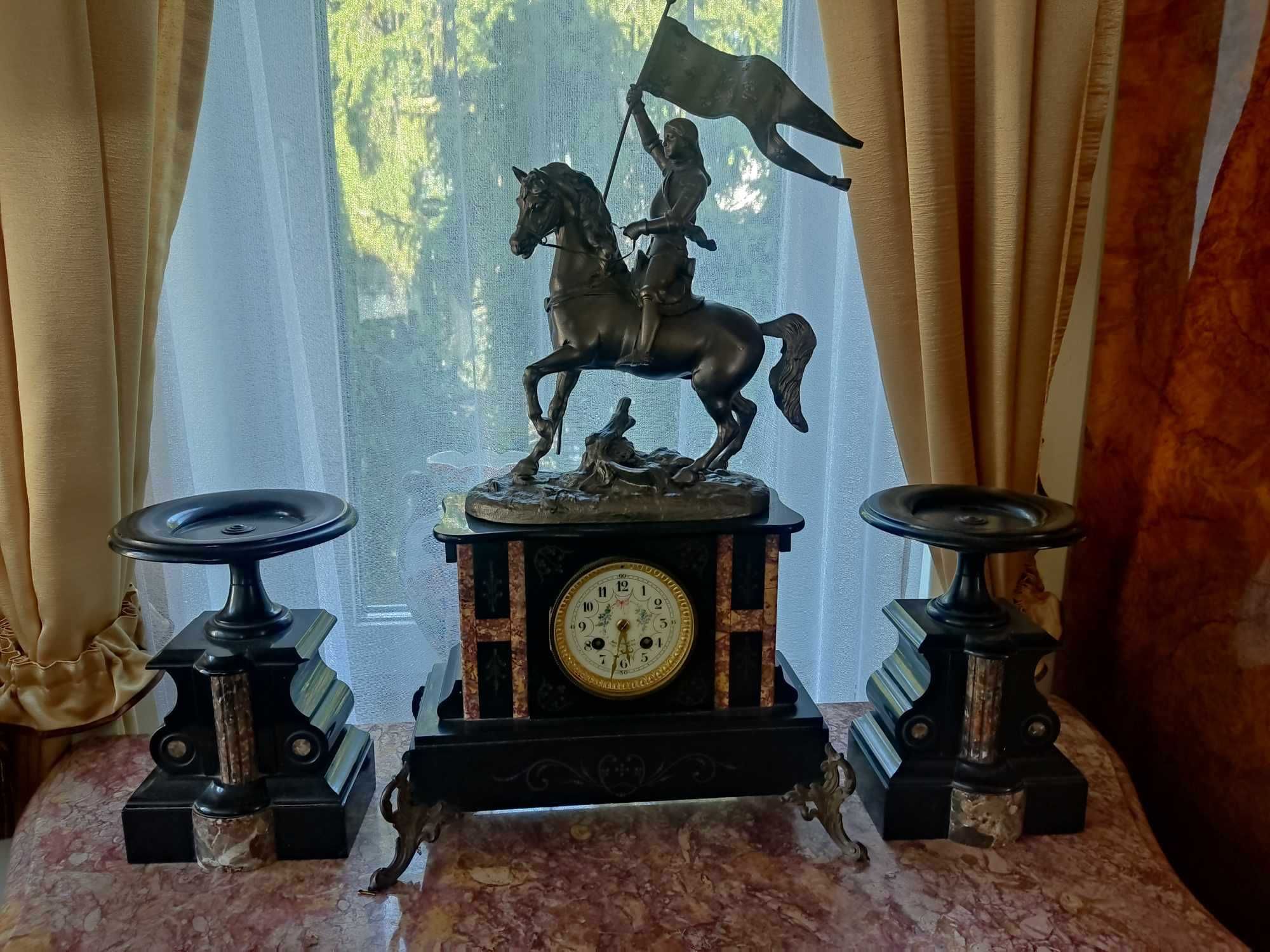 stary zegar kominowy - garnitur koń