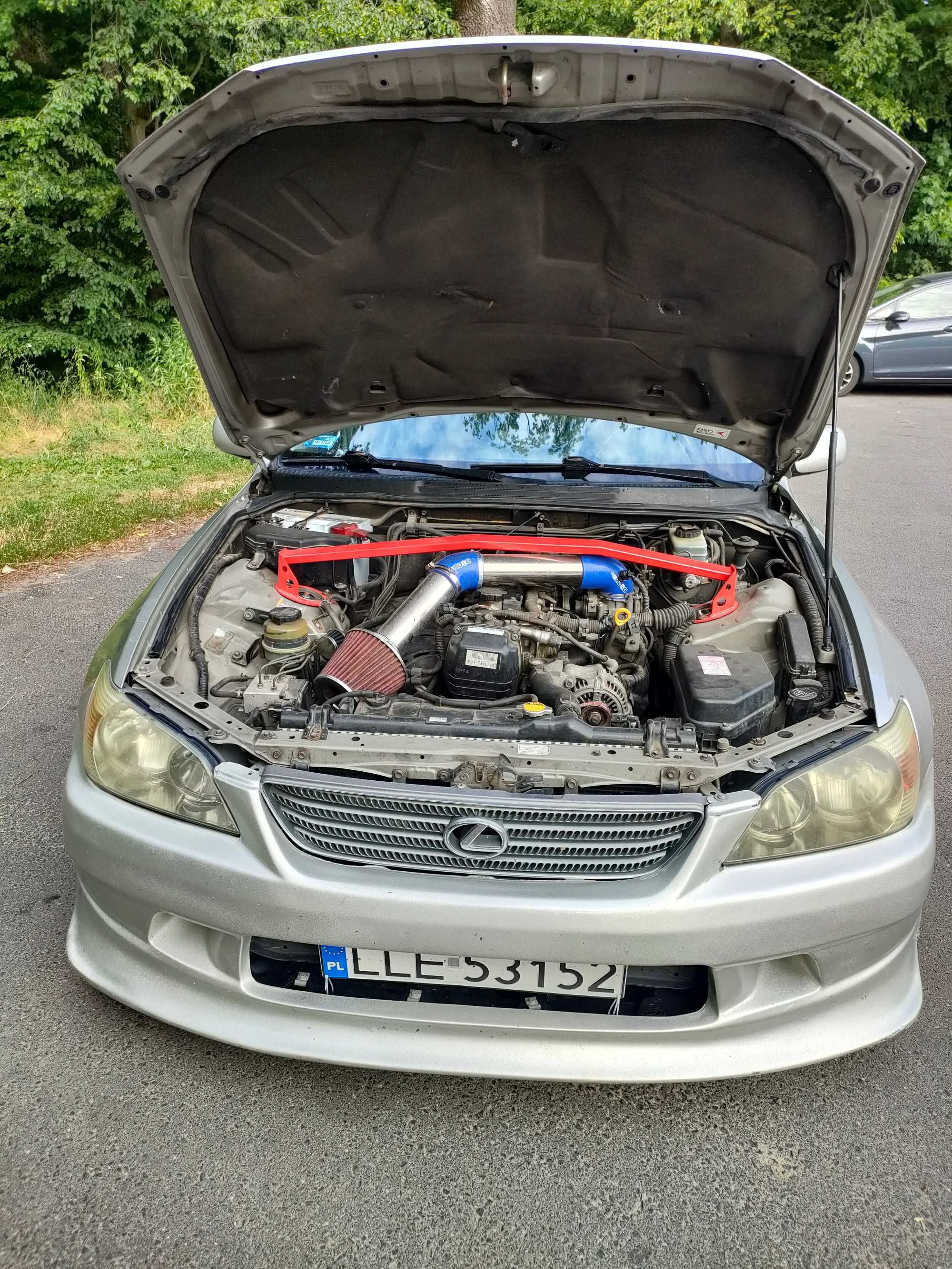 Lexus IS200  2000r