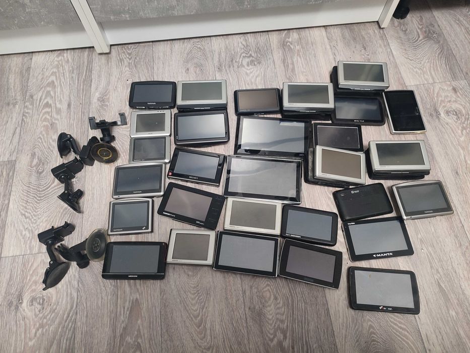 Лот Навігатори 29шт  + 5 тримачів