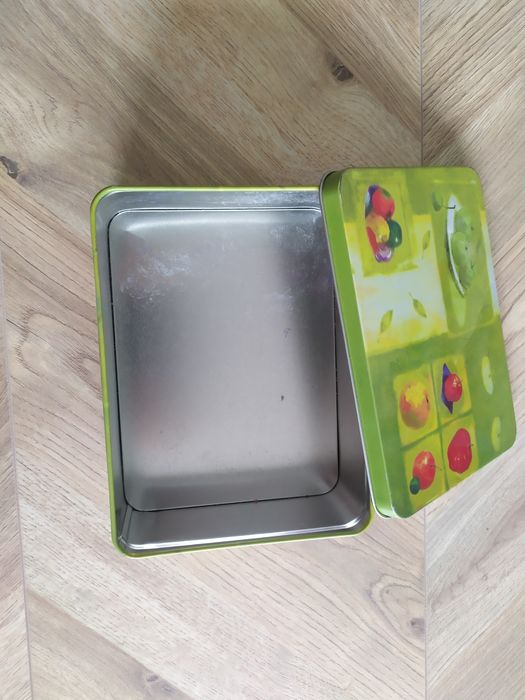 Piękna puszka do przechowywania