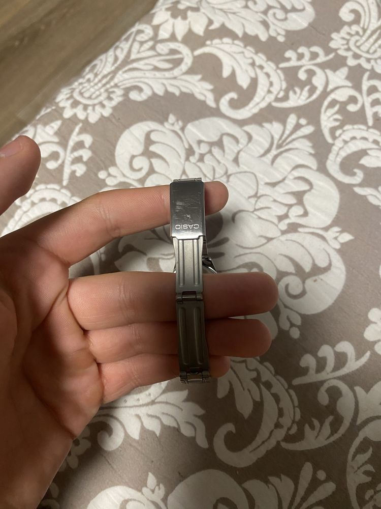 продам годинник casio ltp v005 d 4b2