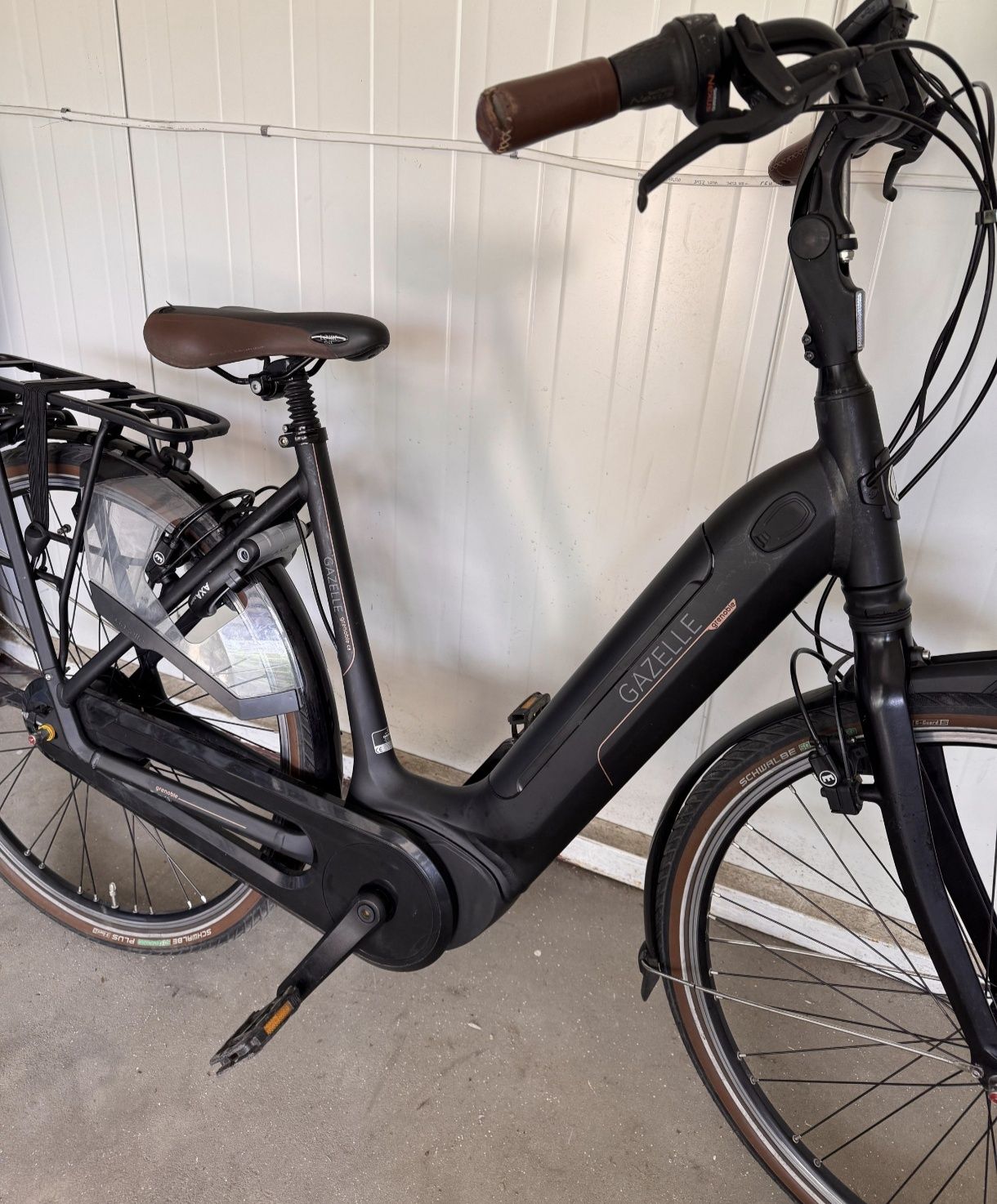 Rower elektryczny Grenoble C8( najbogatszy model)