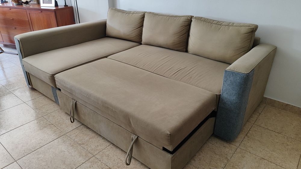 Sofá-cama com chaise longue e arrumação