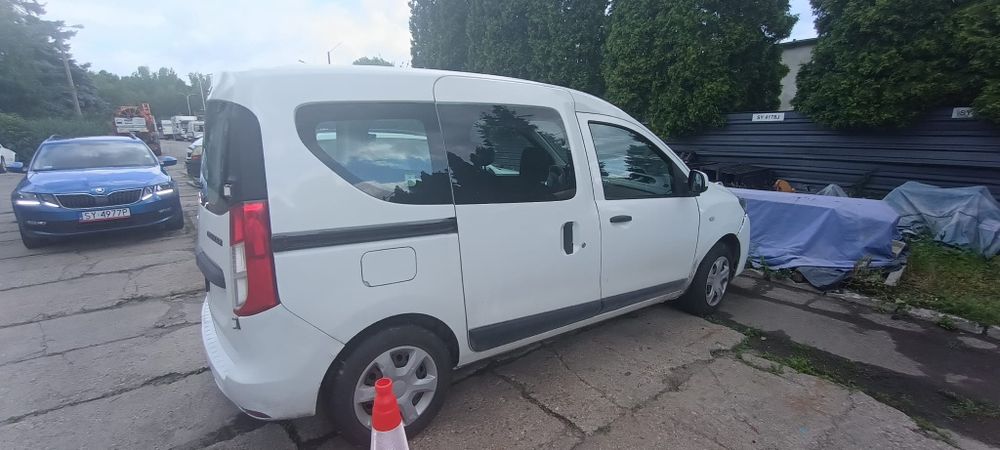 Dacia Dokker po szkodzie parkingowej