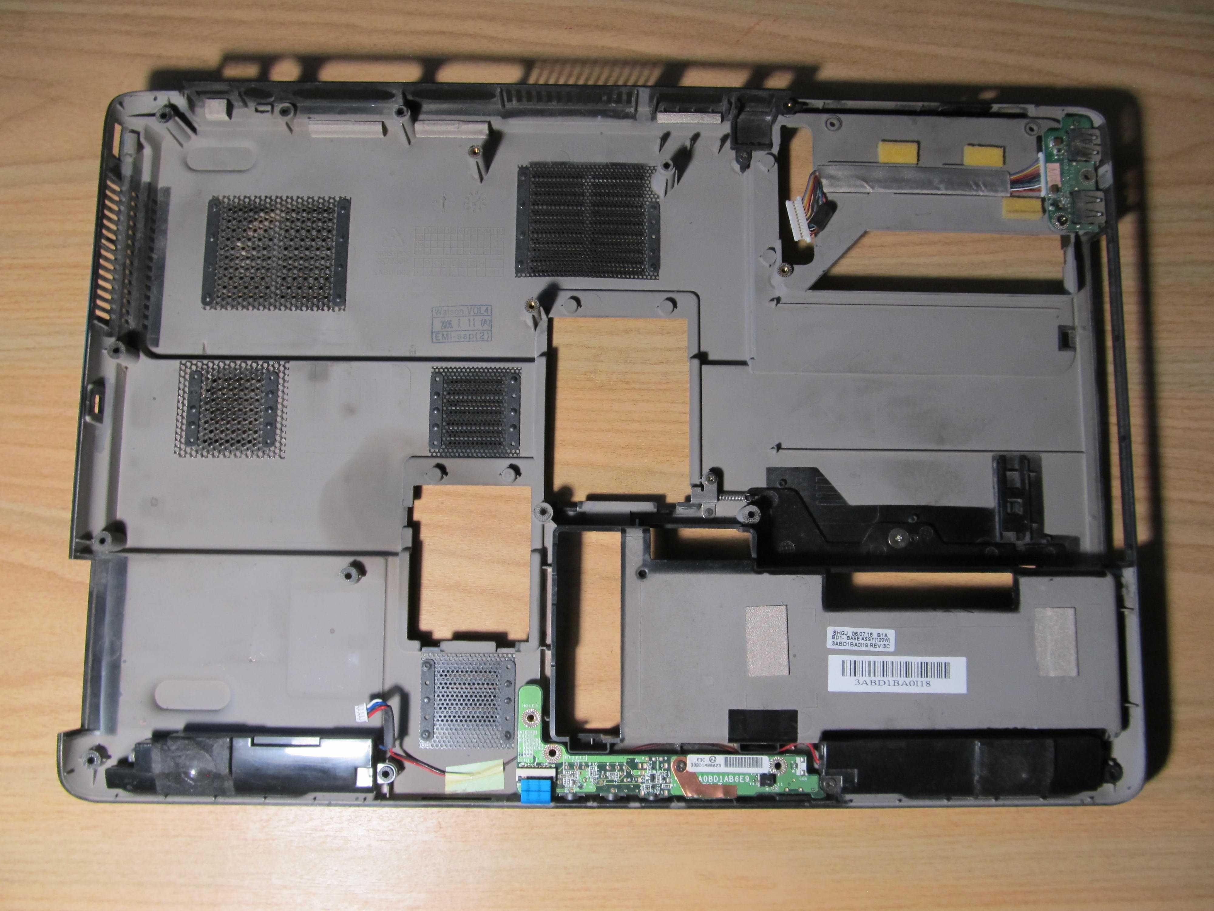Нижняя часть корпуса ноутбука Toshiba satellite P100-194