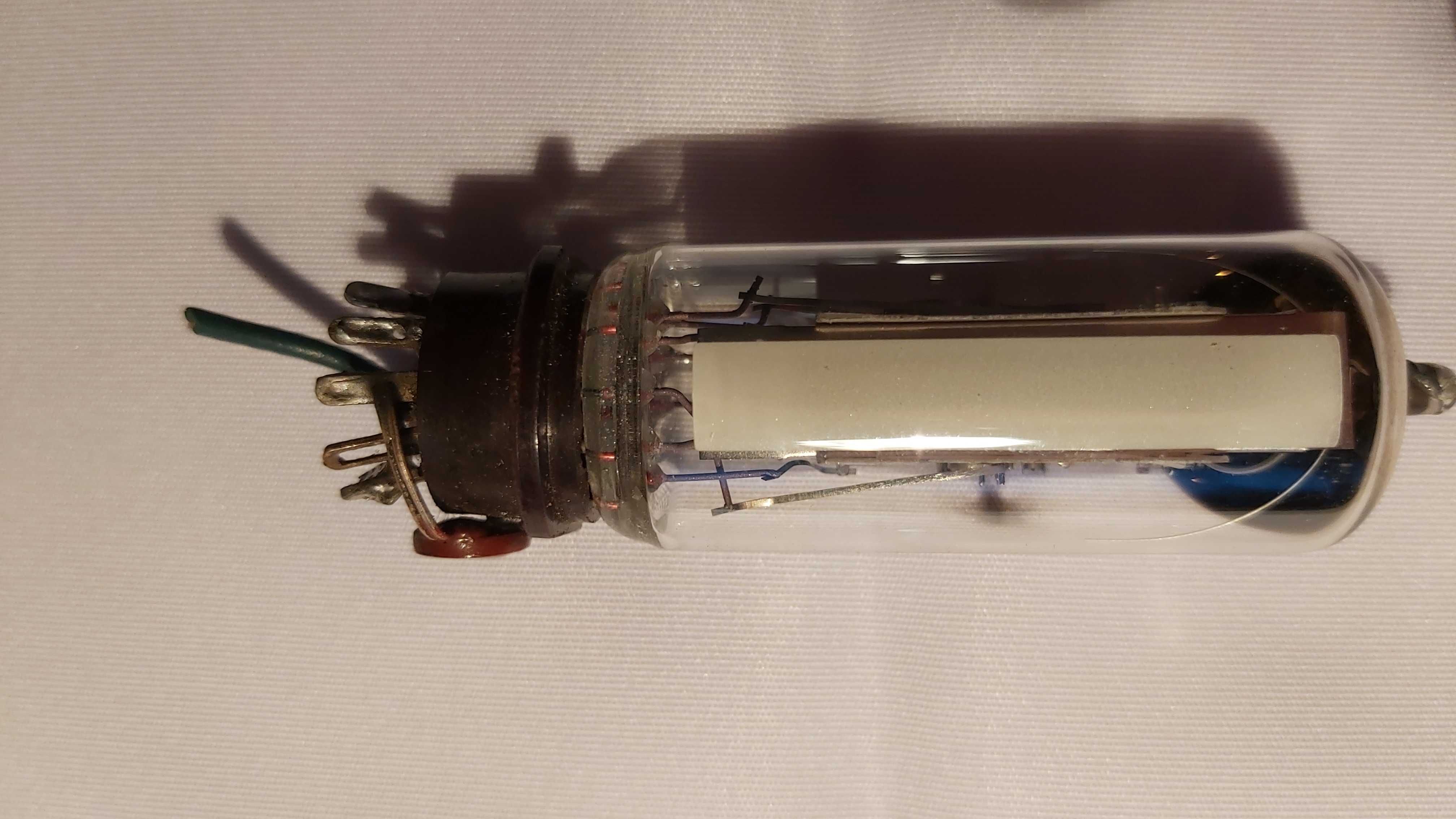lampa em 84 -wskaźnik wysterowania do magnetofonu  zk 120 lampowego