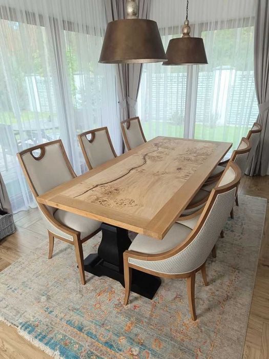 Дубовый стол . Монолитная столешница из капа тополя в дубовой раме.