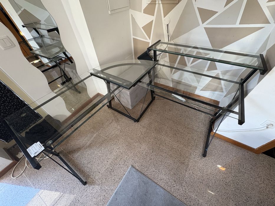 Secretária de canto em vidro