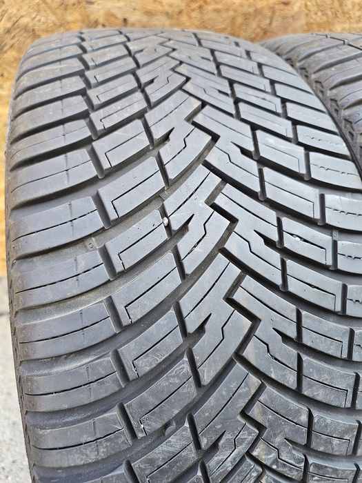Idealne!!  7,5mm. 225/40 r18 Pirelli Cinturato All Season.  2022r.