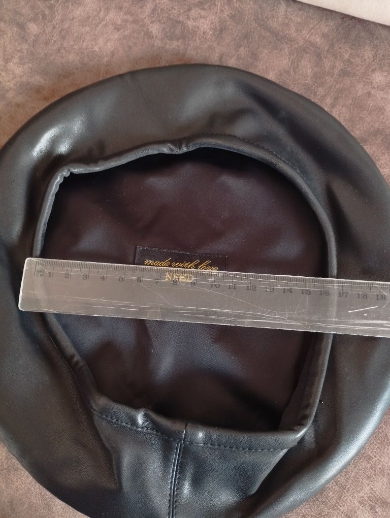 Берет женский, кожзам