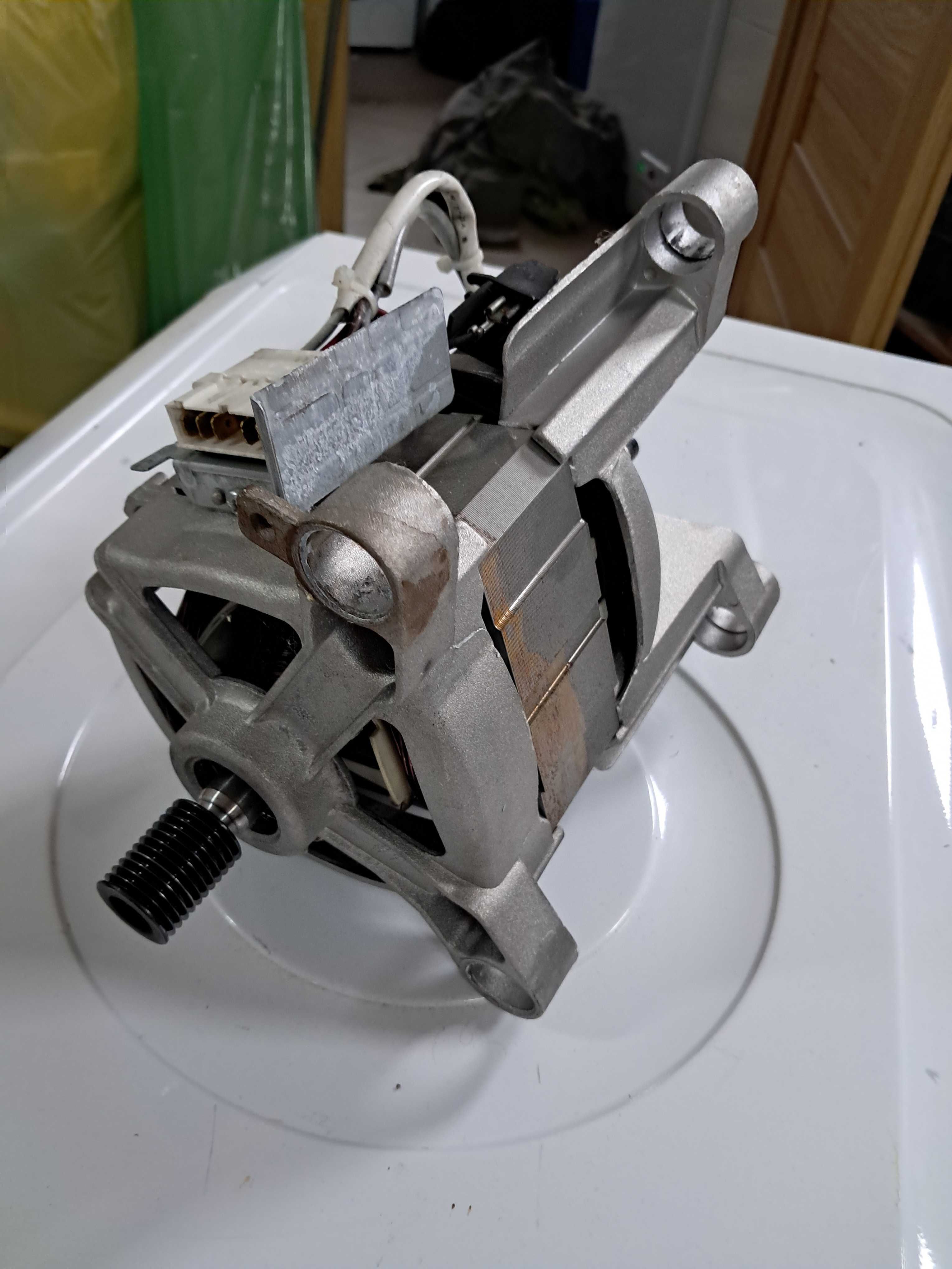 Silnik pralka whirpool HXGKL2L.65 Welling