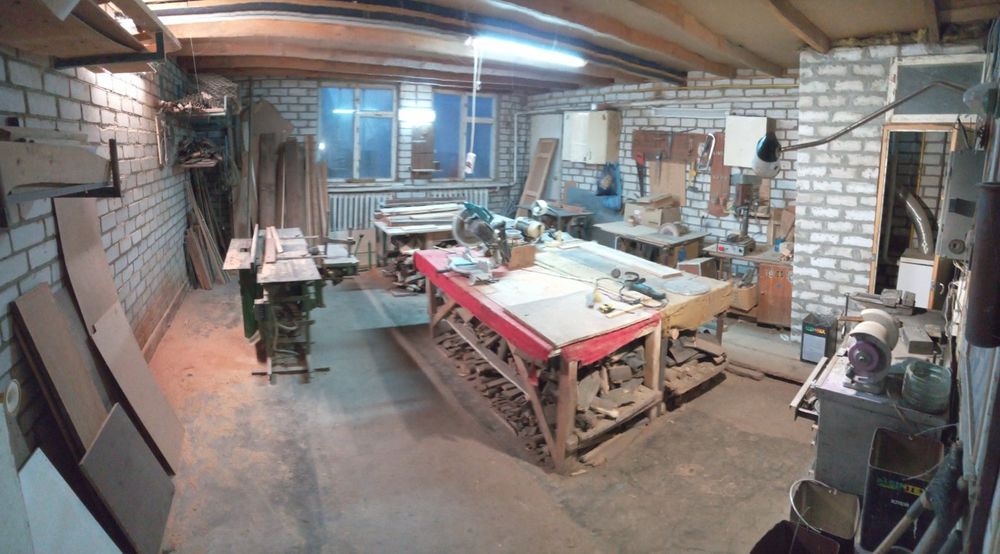 Приміщення для бізнесу з бізнесом і будинком.