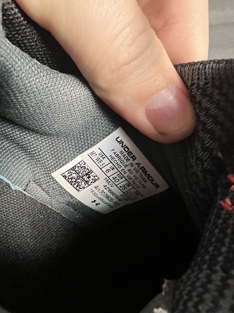 Кросівки чоловічі Under Armour Flow Futr x3 Grey Red 40р