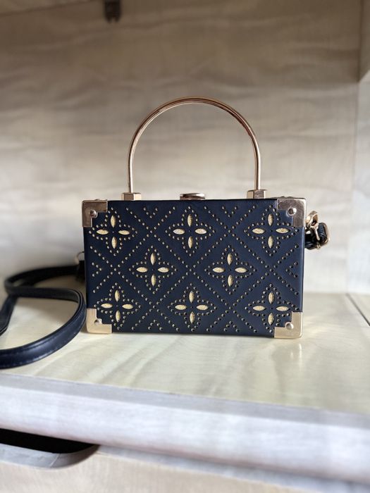 Чорний клатч з золотим візерунком