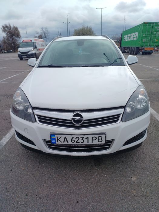 Опель астра Н в рідній фарбі 2011р