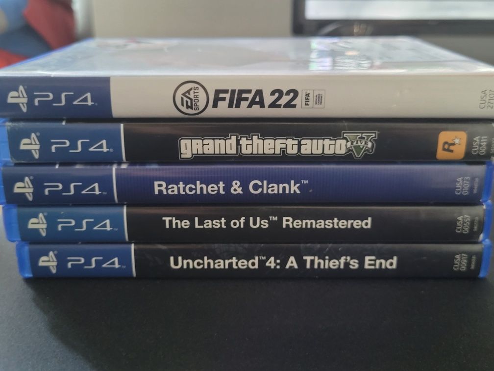 Ps4 slim 1tb 5 gier 2 pady