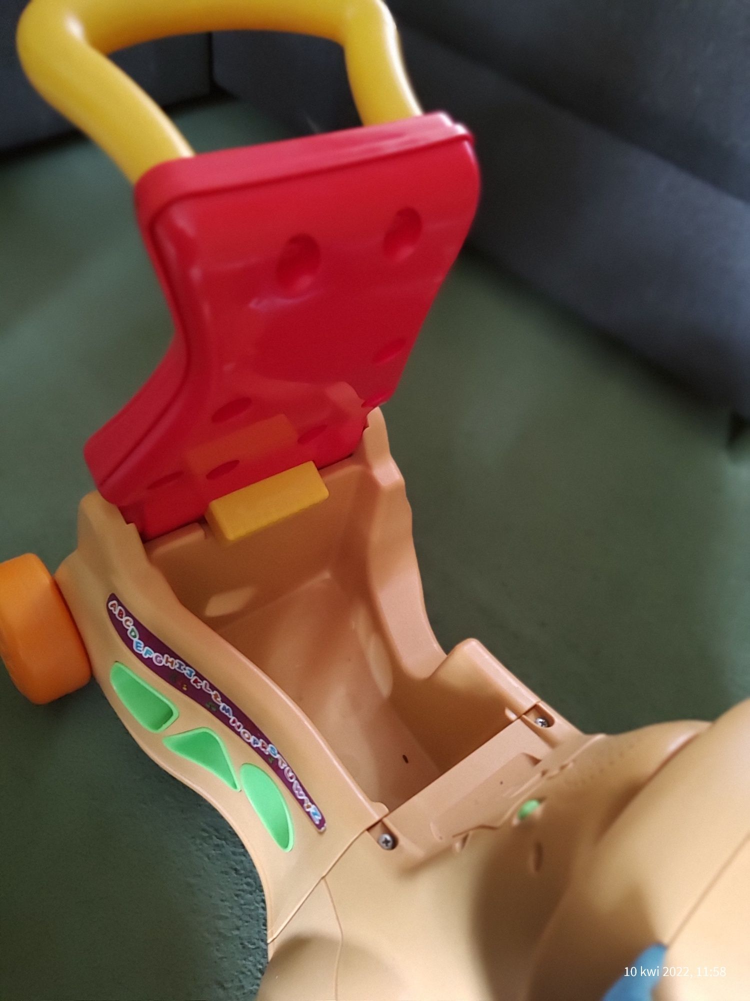 Jeździk szczeniaczek uczniaczek interaktywny Fisher Price