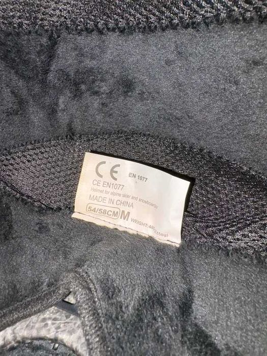 Kask narciarski ocieplany czarny tomshoo snowboard