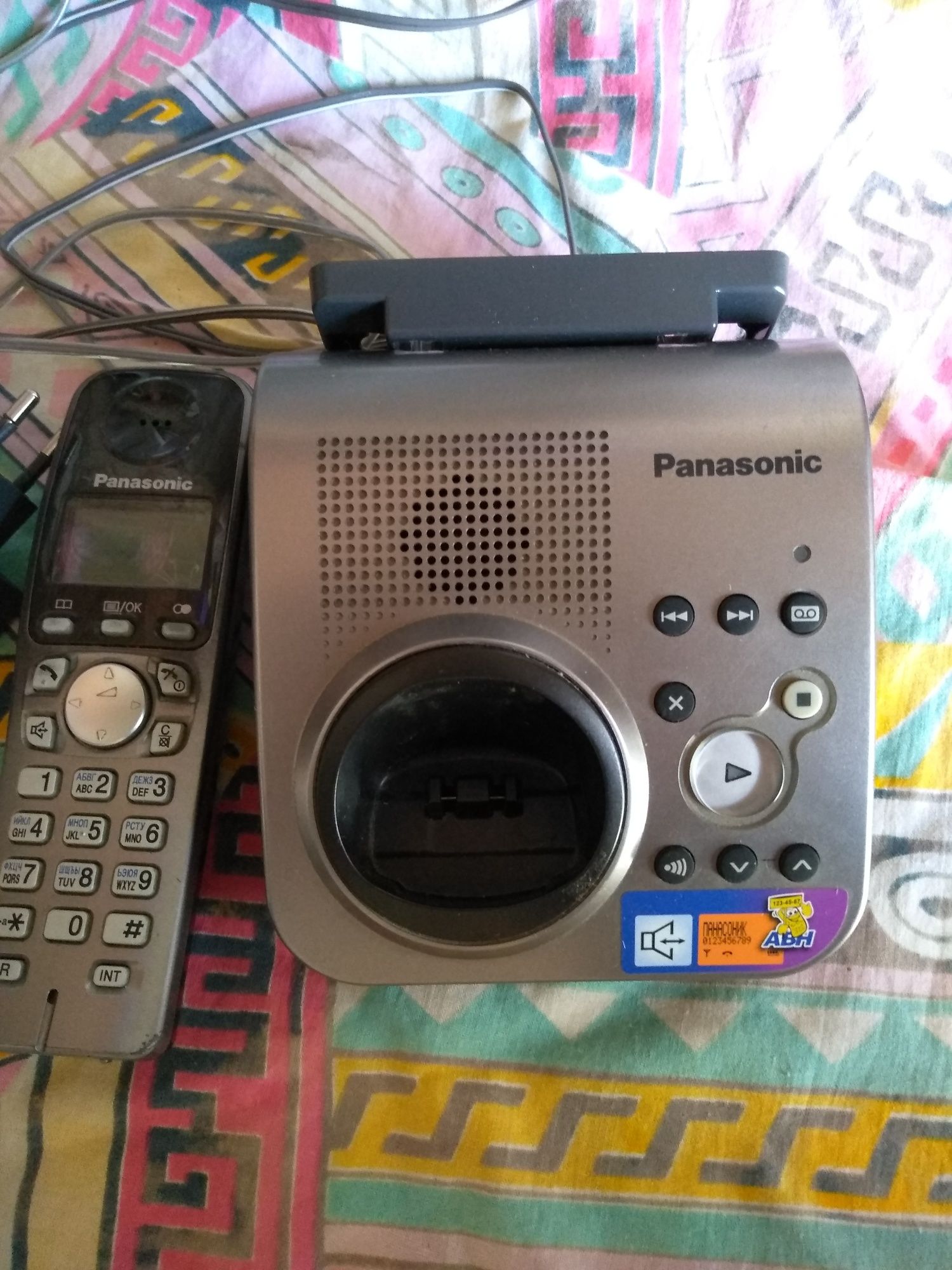 Цифровий безпровідний телефон с автовідповідачем Panasonik KX-TG7207UA