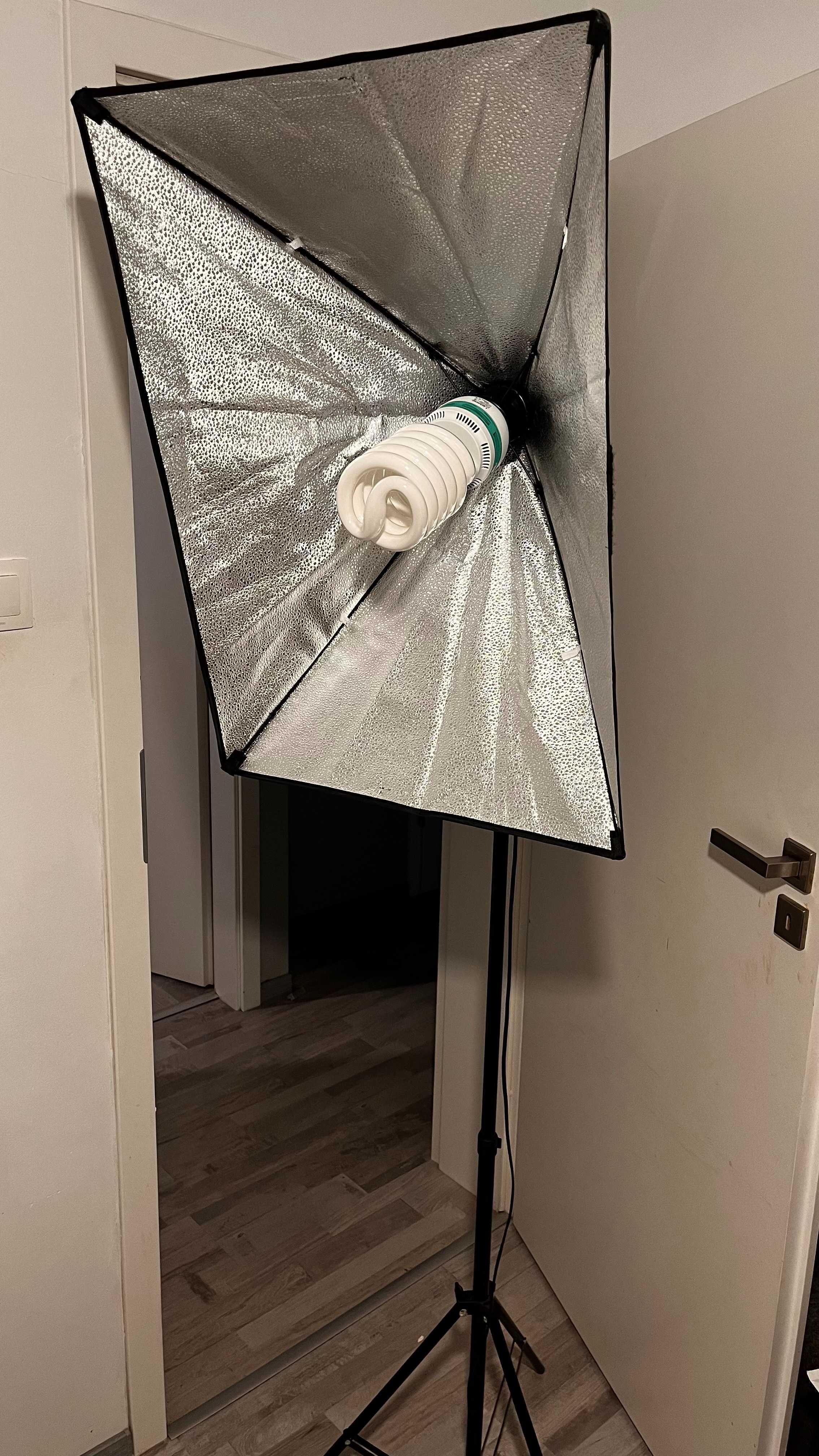 Softbox ze statywem i żarówką 50 x 70 cm 125 W