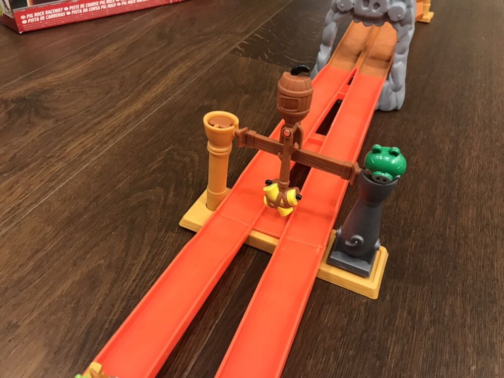 Hasbro ANGRY BIRDS GO Pig Rock Raceway Telepods