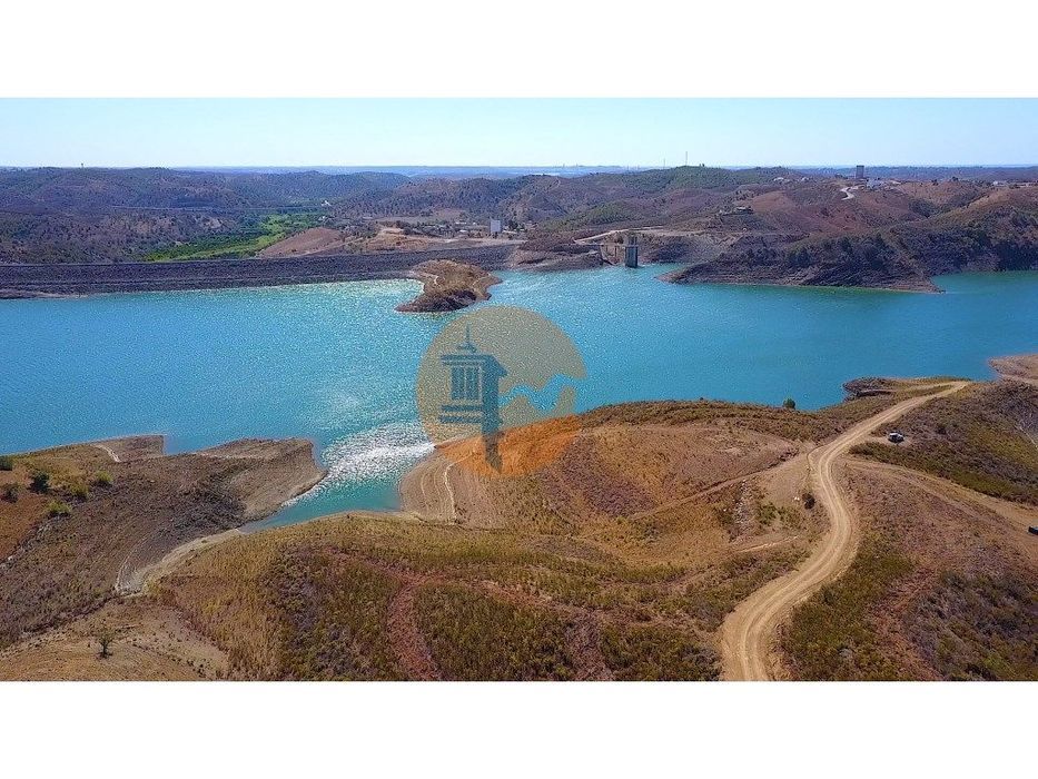 Terreno Com 7.640 M2 - Junto Ao Lago Com Duas Frentes Na Água - Alc...