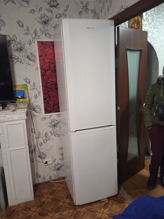 Продам холодильник