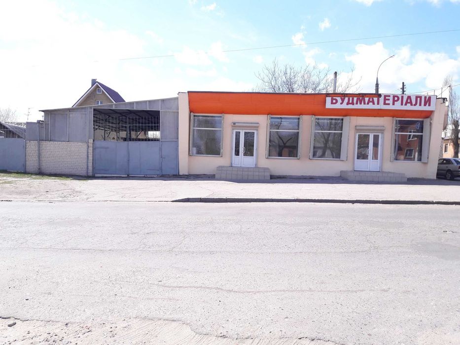 Оренда окремої будівлі загальною площею 260 м.кв. (світло весь день).