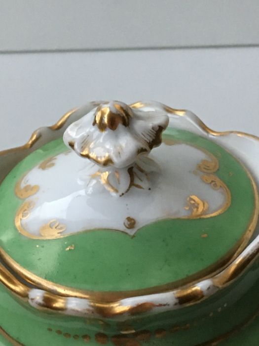 Pote em porcelana , Old Paris, Sec. XVIII-XIX