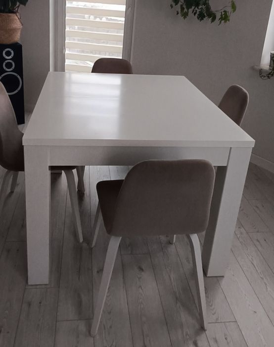 Stół biały rozkładany