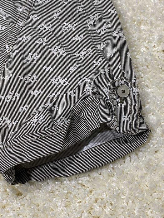 Мужская рубашка в цветочек , серого цвета