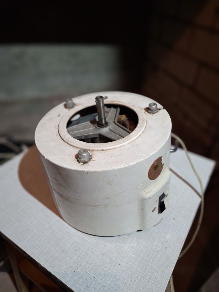 Stary silnik PRL 1970r. 300W sprawny