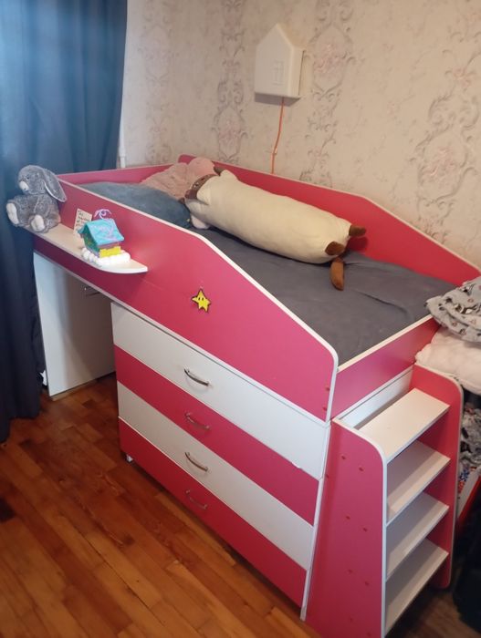 Кровать-чердак для девочки розовая/белая