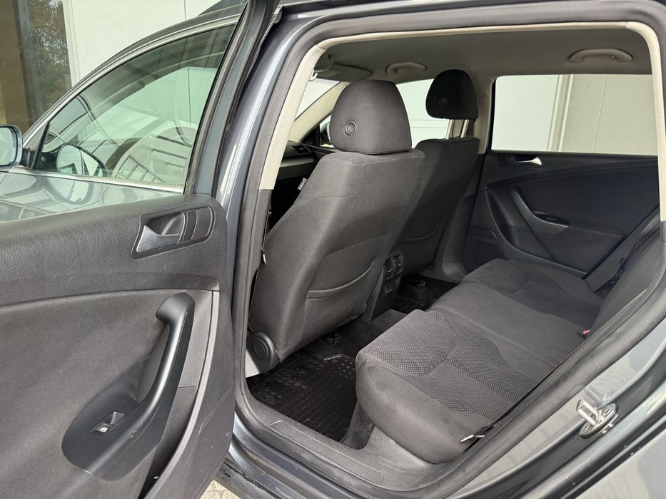 Volkswagen Passat B6 FL 1.6 TDI 105KM *Klimatronik*Navi*PDC*HAK*Zadban